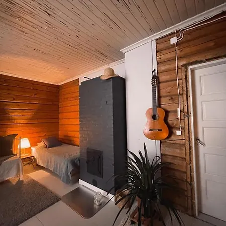 Ora's Majatalo * Kolinkylä