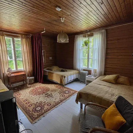 Ora's Majatalo Kolinkylä