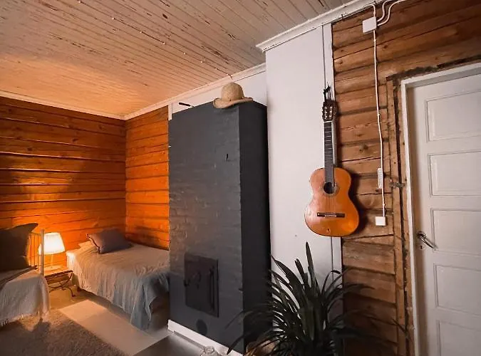 Ora's Majatalo * Kolinkylä