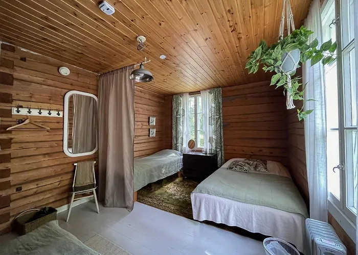 Ora's Majatalo * Kolinkylä